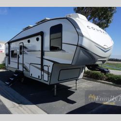 RV Fifth Wheel 28.5 (Half Ton!)