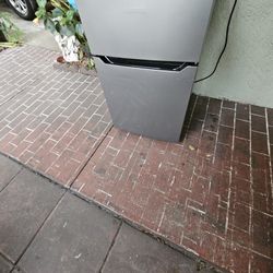 Refrigerator Like New