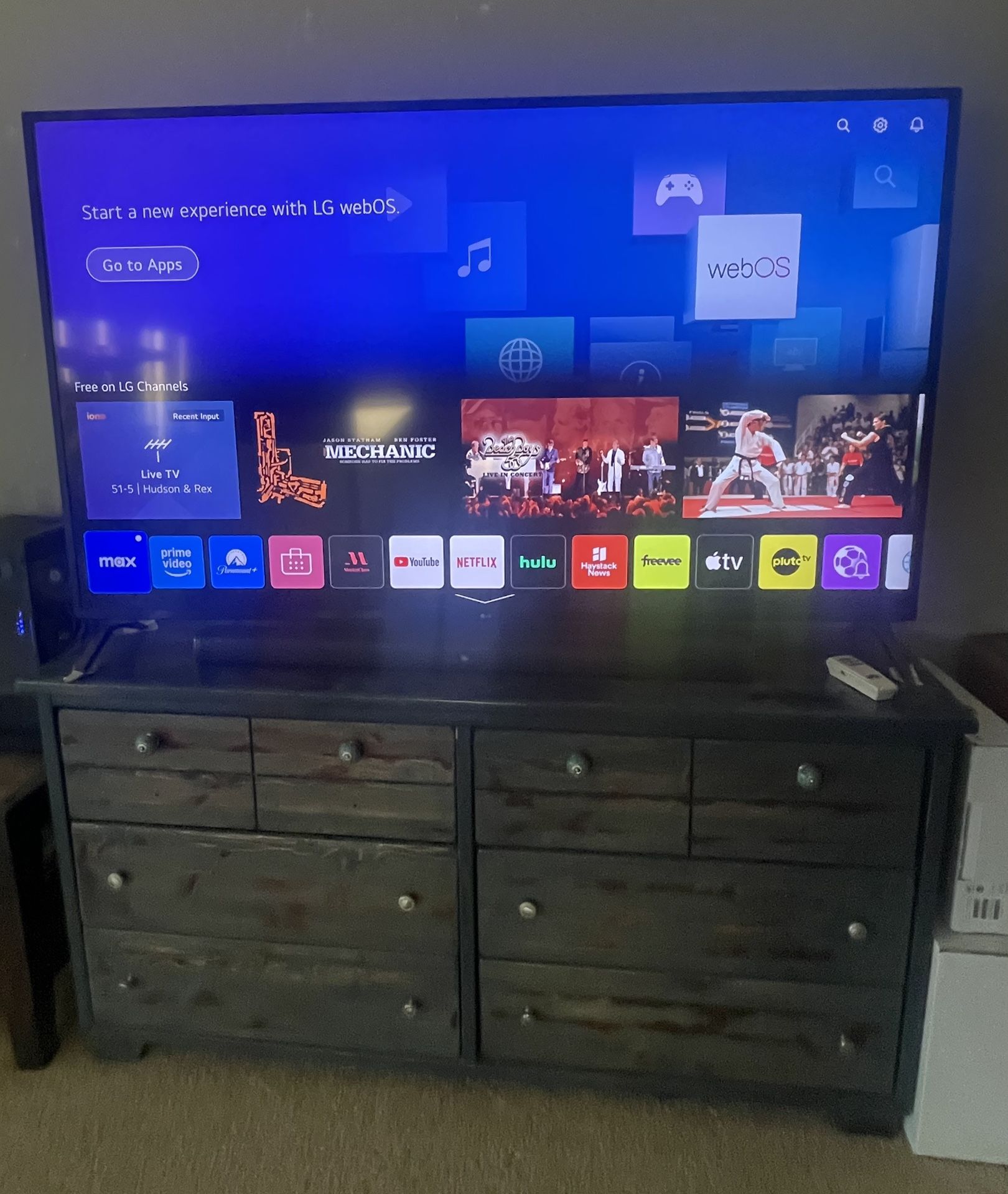 LG UN 70 Inch. 4k Smart UHD TV