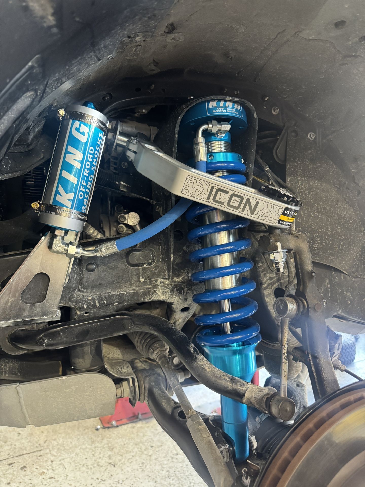 King 2.5s W/O Adjusters And Icon Billet UCA 
