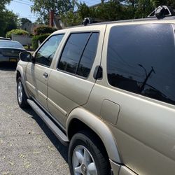 Nissan Panfhinder 2000  4x4  21000 Miles 