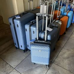 🧳✈️ Vacation Ready Luggage – NEW Hard Shell Spinner Suitcases ✈️🧳  📍 Pickup: S. Durango & 215 near IKEA  Get ready for your 2026 vacations, cruises