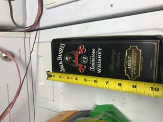 Jack Daniels tin with two glasses