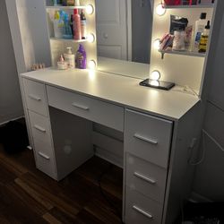 White Vanity With Lights And 6 Drawers