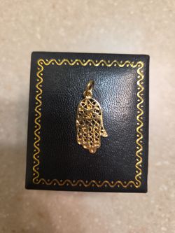 14 k gold pendant.  Made in Israel.  Weight is 1.2 grams