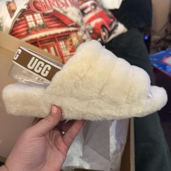 UGG Fluff Yeah Slide – Women’s Size 10 (Natural / Cream Color)