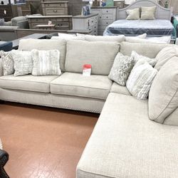 New Ashley Sectional 🔥🔥 AVAILABLE NOW