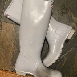 Hunter high rain boots. Size 8M/9F. Sky blue color