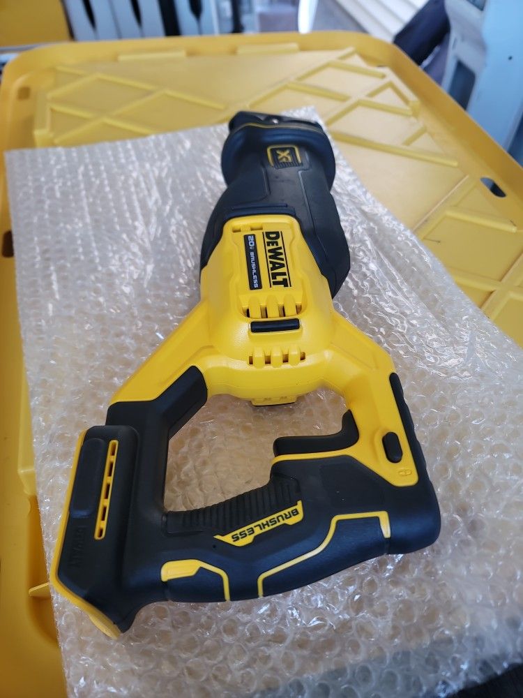 DEWALT 20VMAX XR BRUSHLESS VARIABLE SPEED RECIPROCATING SAW NEW (TOOL ONLY)