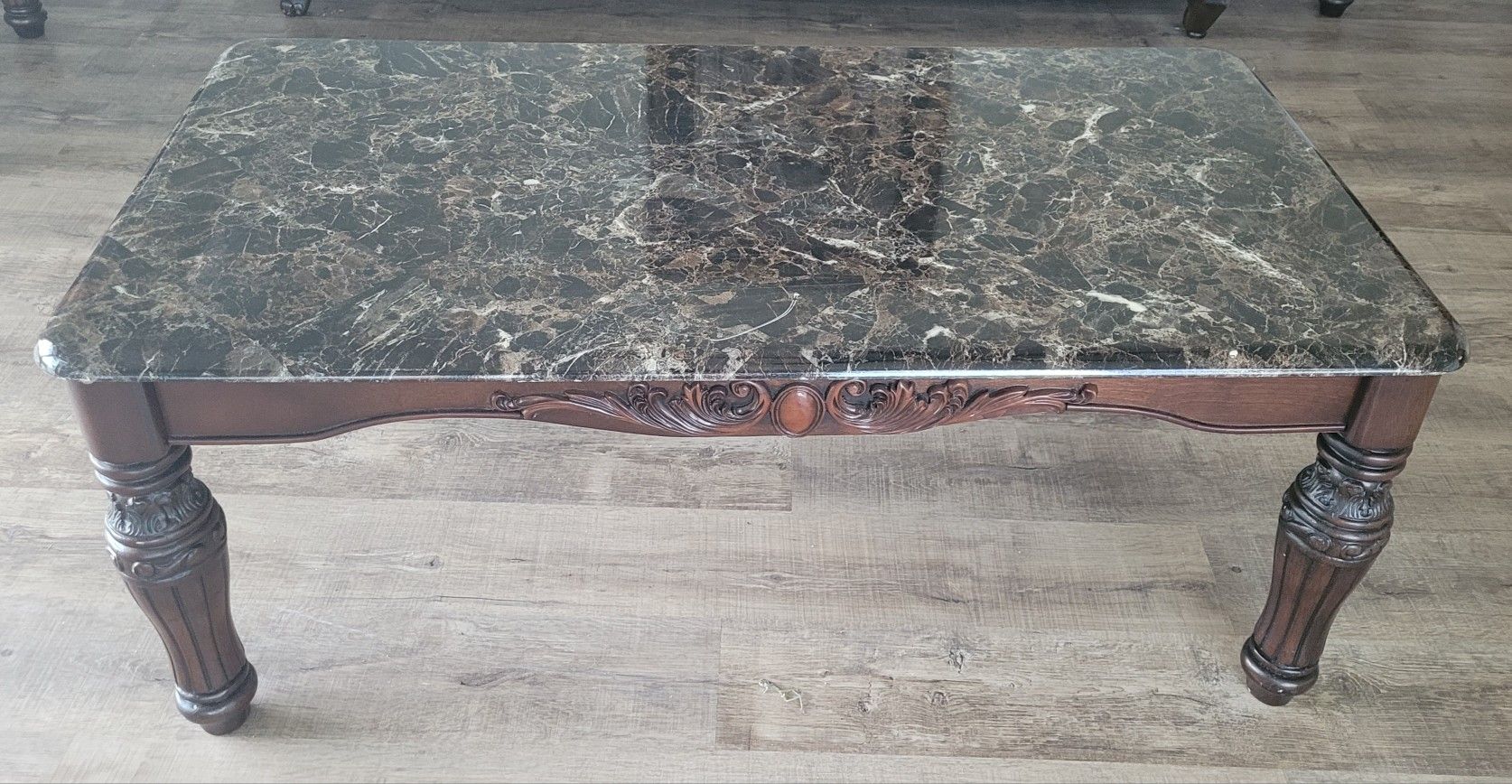 Beautiful Coffee Table and 2 End Tables Set