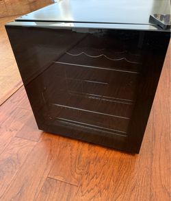 Wine and beverage refrigerator