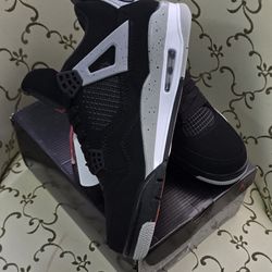 Jordan 4 Retro 