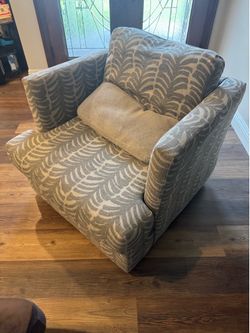 Free Swivel Chair
