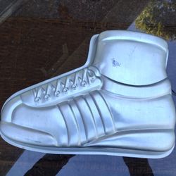 6.... Baking Cake Molds All In Great Condition 