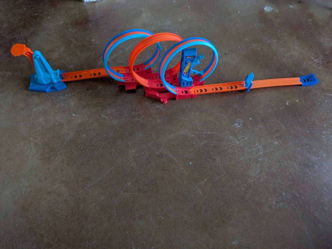 Hot Wheels 3 Loop Track