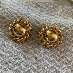 Vintage Chunky Ciner Round Halo Chain Gold-tone Clip-on Earrings