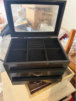 Jewelry box