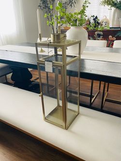 Threshold gold lanterns