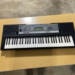 Yamaha Ypt240 Electronic keyboard