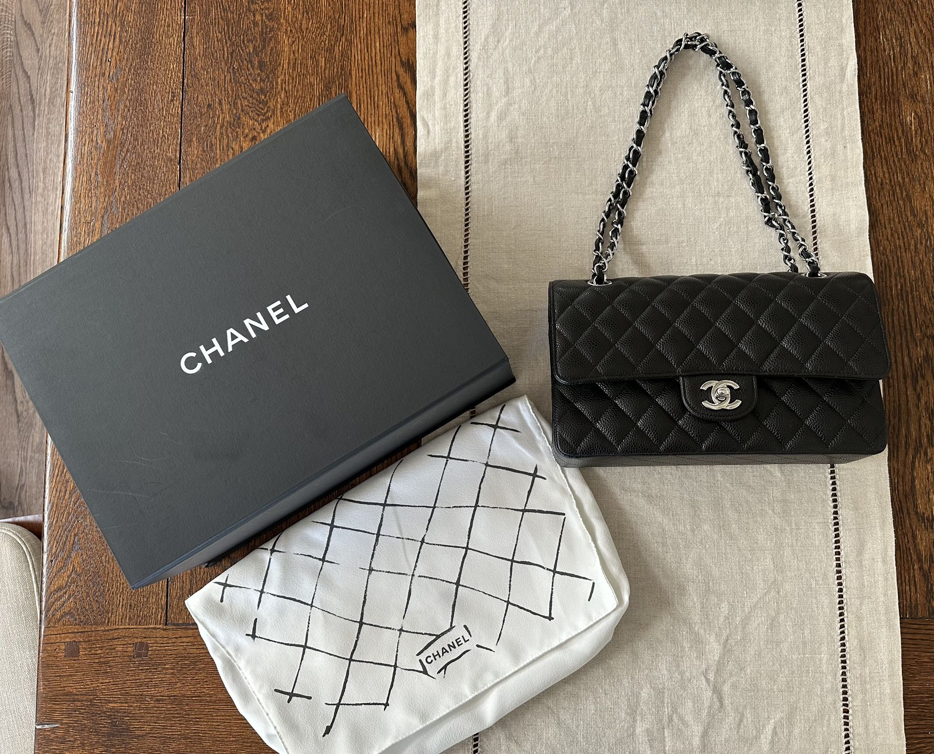 AUTHENTIC MEDIUM CHANEL CLASSIC FLAP HANDBAG PURSE BLACK CAVIAR SILVER HARDWARE