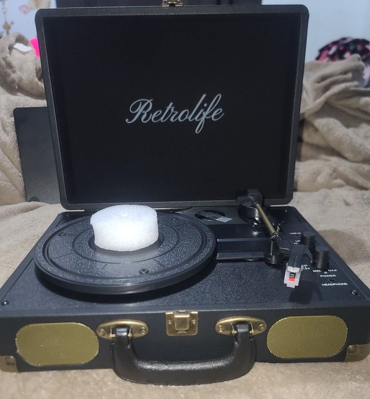Vintage Suitcase Turntable