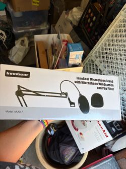Microphone stand w/ windscreen and pop filter