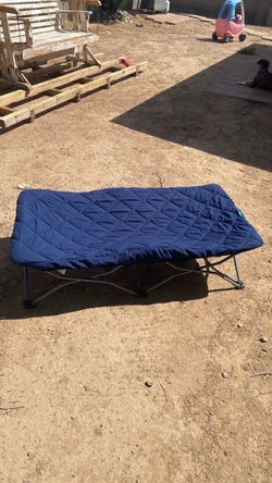 Regalo portable children’s cot for camping comes with quilted sheet
