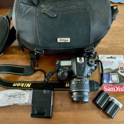 Nikon D7200 24.2MP DSLR w/Nikon Case & 18-55mm Lens