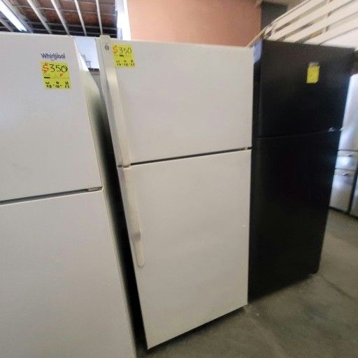 Ref rigerator G E 30 in Fri dge DELI VERY AVAIL ABLE!
