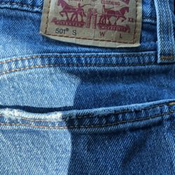 Jeans Women Levi 26w. 28L $12