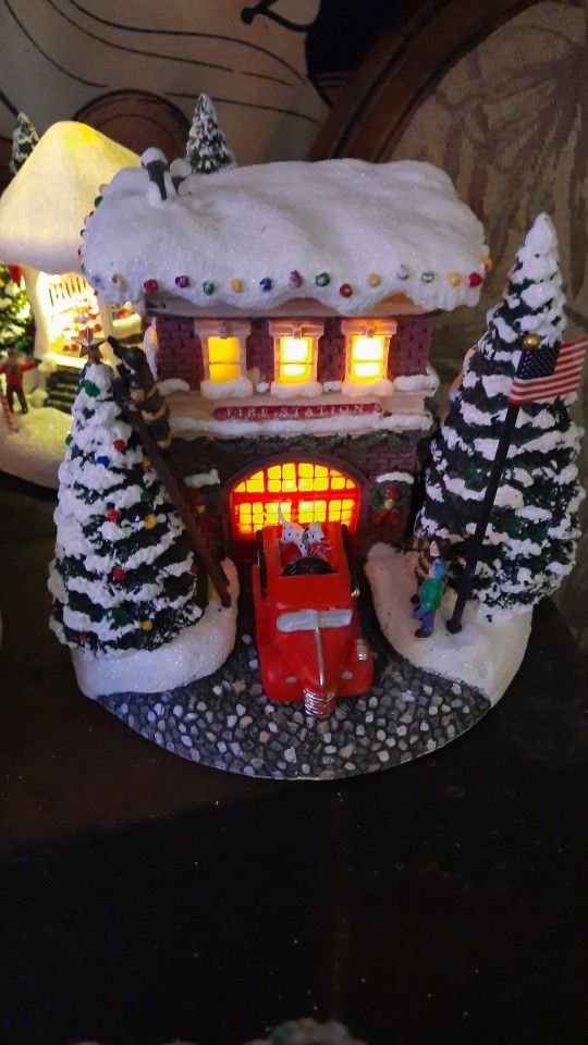 Thomas Kinkade 2019 A First Responder's Christmas Fire Station Tested Works