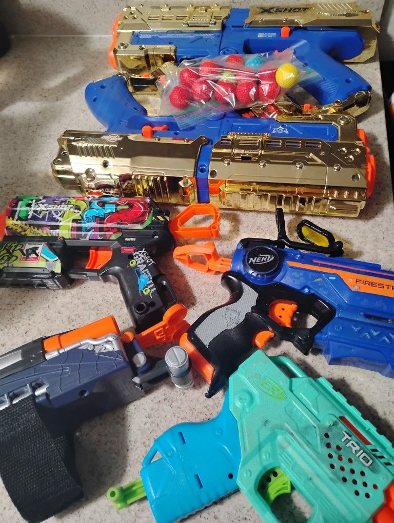 Nerf / X shot Toy Guns