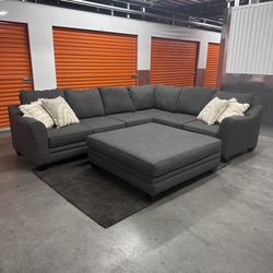 Gorgeous Sectional Couch (Free Delivery 🚚)