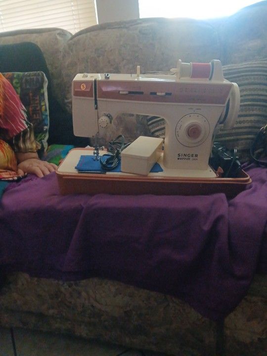 Singer Stylist Free Arm 833 sewing machine.
