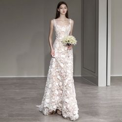 Sleeveless Lace Wedding Dress (new, never worn) size 2-4