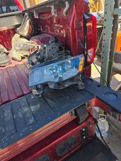 2017 2021 JEEP CHEROKEE LEFT SIDE HEADLIGHT HALOGEN