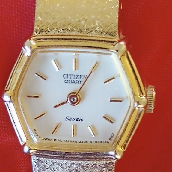 Vintage Ladies Citizen Quartz Seven  Wrist Watch