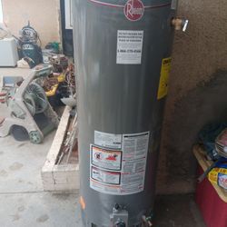 RHEEM 40 GALLON WATER HEATER 2022