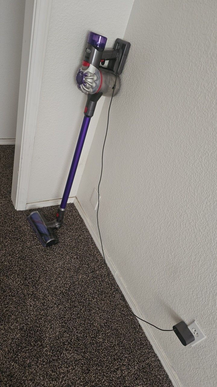 DYSON Vacuum