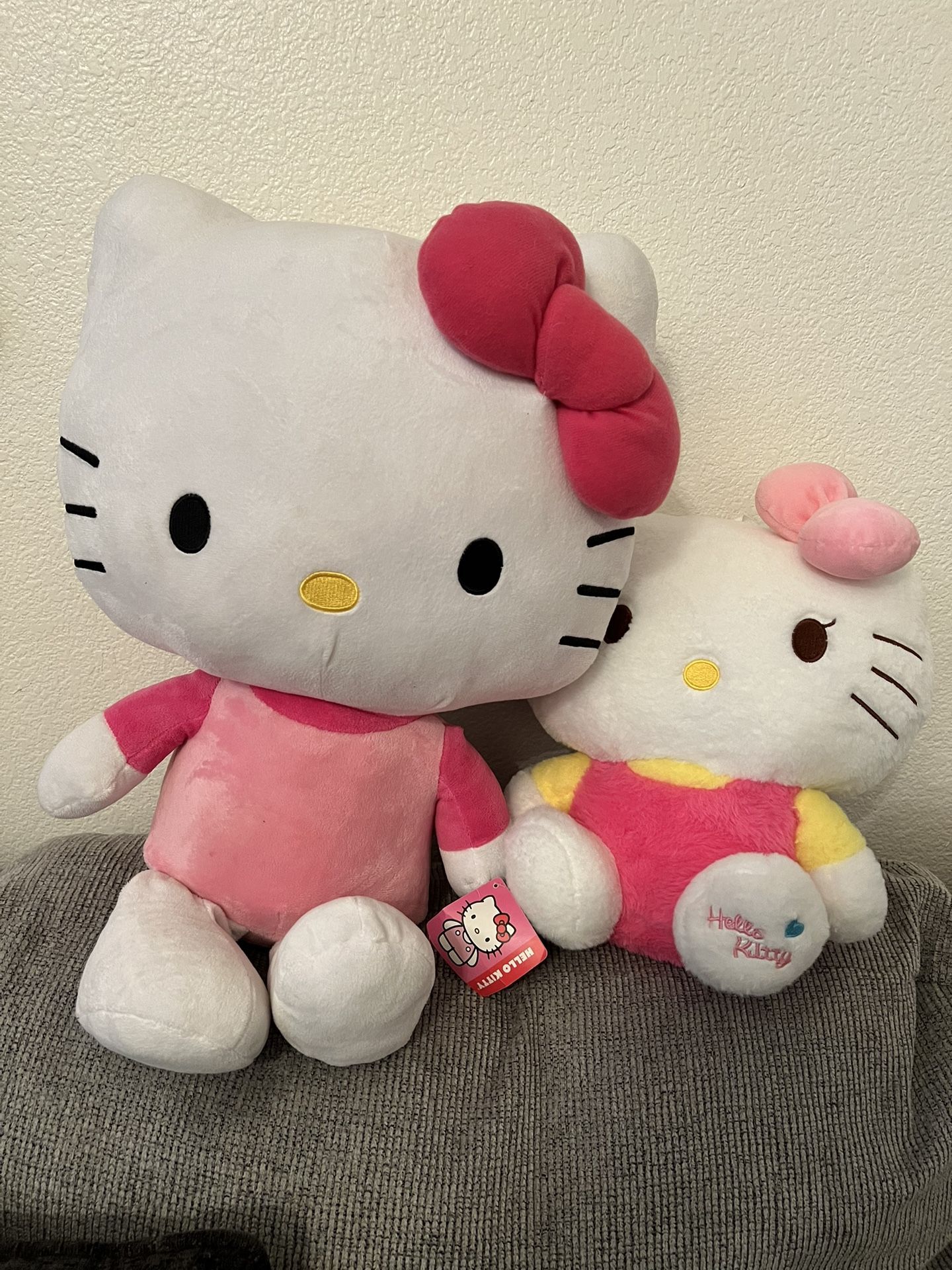 Hello kitty plushies 