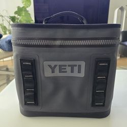 Yeti Hopper Flip 8 Soft Cooler Charcoal Grey