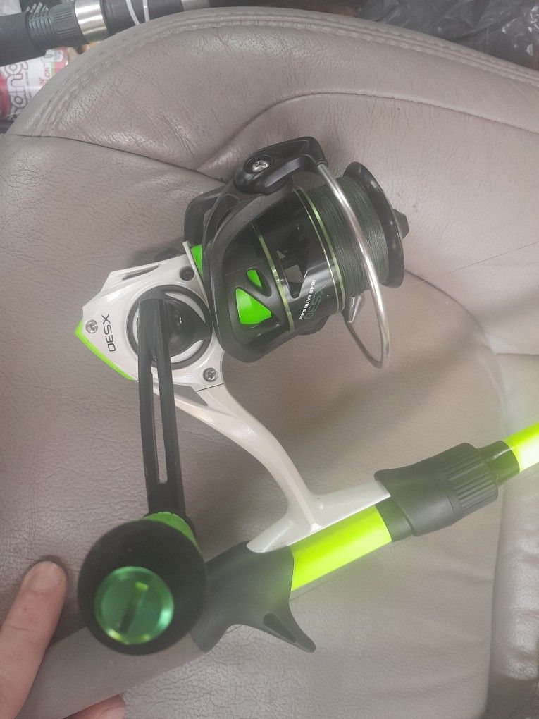 Lews Xfinity Speed Spinning Reel And Pole