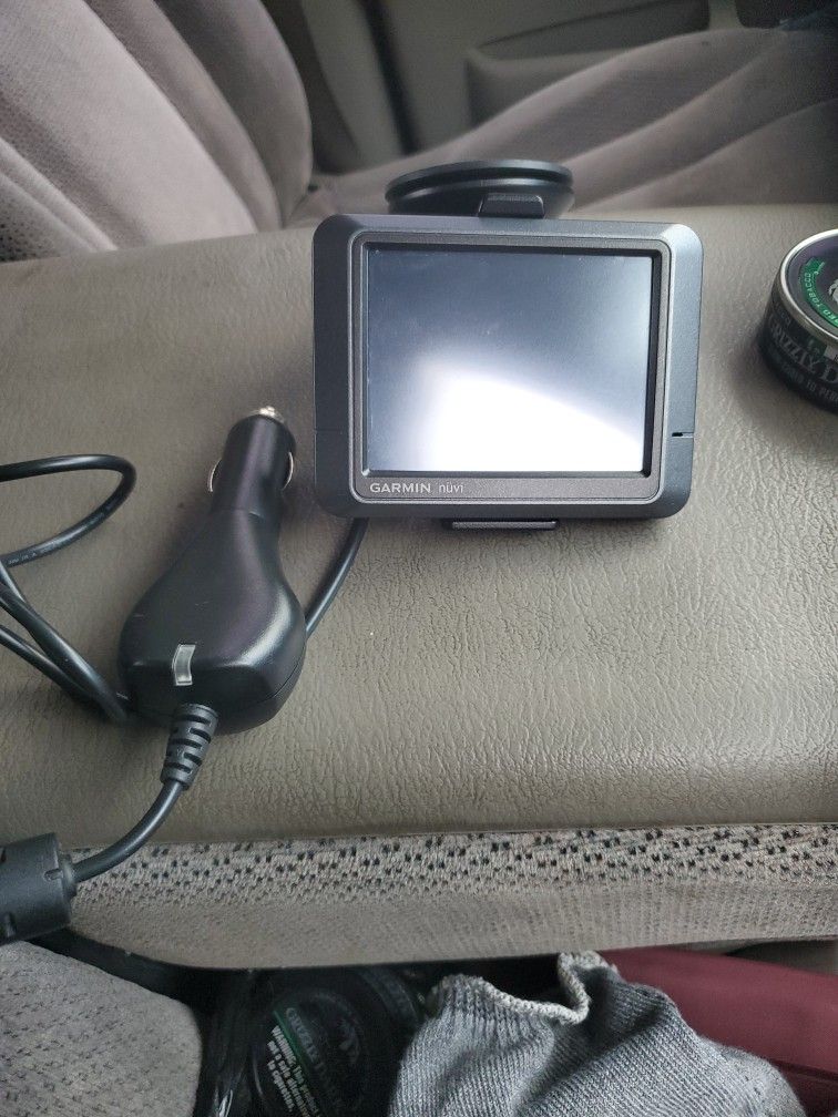 Garmin Nuvi GPS With Cord