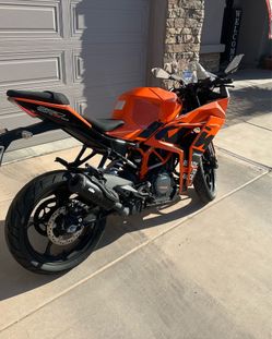 KTM RC390 (2023)