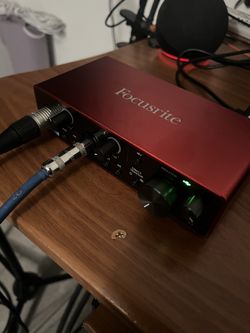 Scarlett Focusrite 2i2, mix, recording software