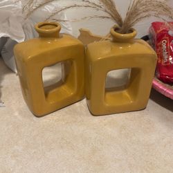 TWO SETS OF FLOWER YELLOW VASE 