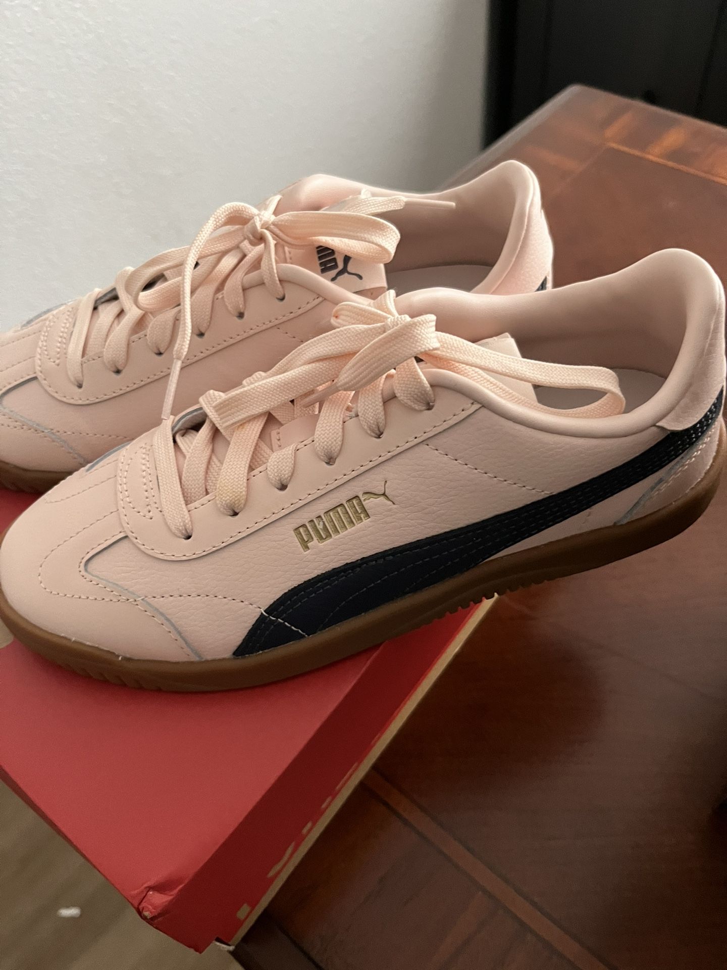 Women Pink Puma S5.5