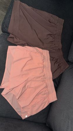 2 Women’s activewear shorts with pockets