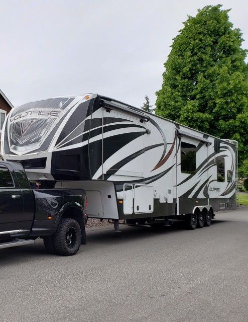 2014 Keystone Voltage 3970