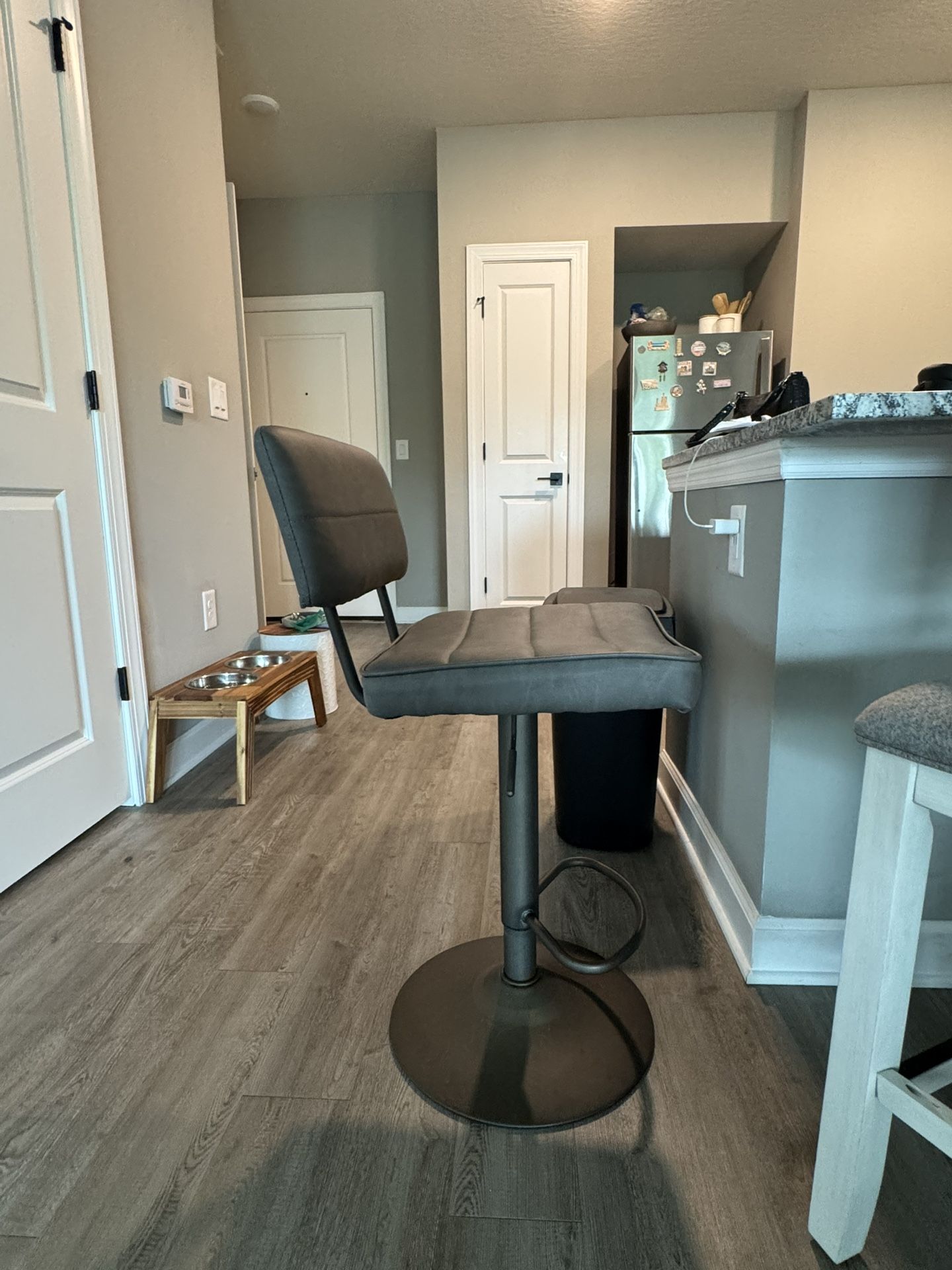 counter and bar height adjustable bar stools (3)